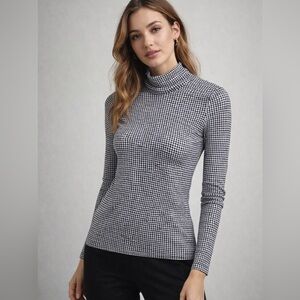 Uniqlo‎ women’s heat tech Black and White Houndstooth turtle neck top